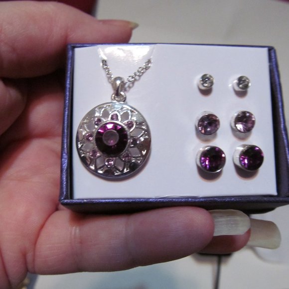 Jewelry set necklace three pairs pierced earrings NIB signed - Picture 1 of 5